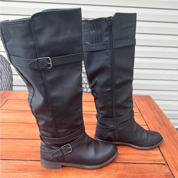 JustFab Flat Boots Ride Around Size 7 Wide Width - Picture 5 of 16